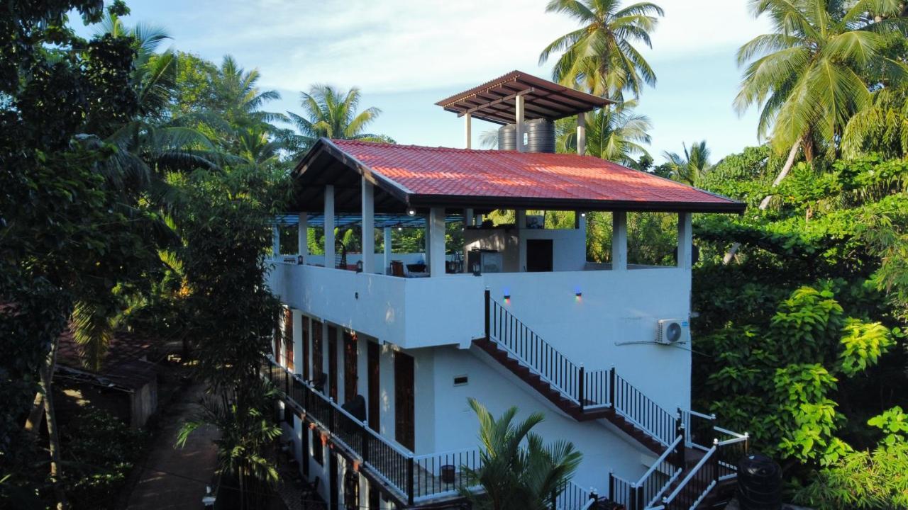 Rainbow Guest House Hikkaduwa Buitenkant foto