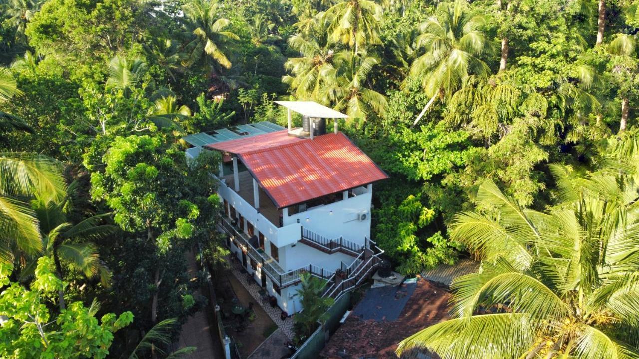 Rainbow Guest House Hikkaduwa Buitenkant foto