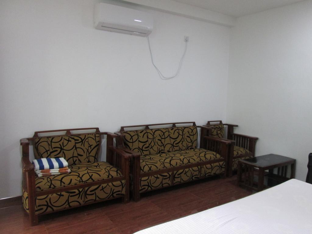 Rainbow Guest House Hikkaduwa Buitenkant foto