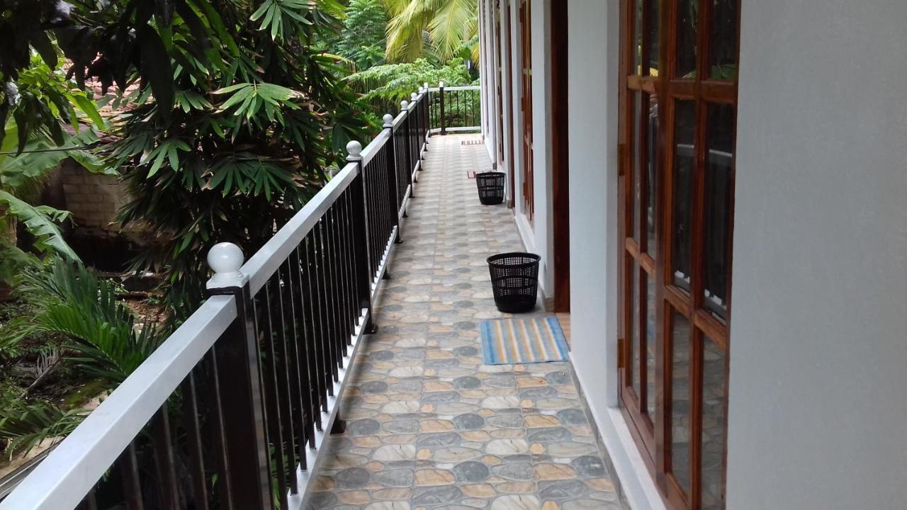 Rainbow Guest House Hikkaduwa Buitenkant foto