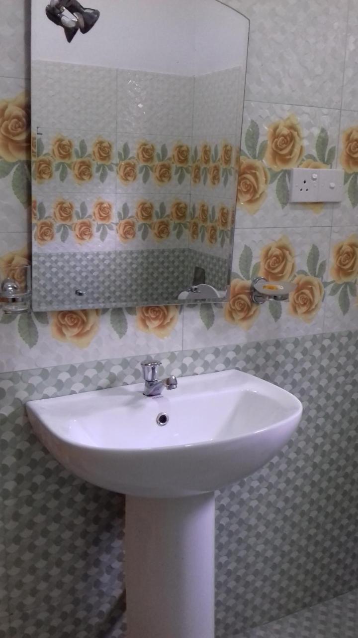 Rainbow Guest House Hikkaduwa Buitenkant foto