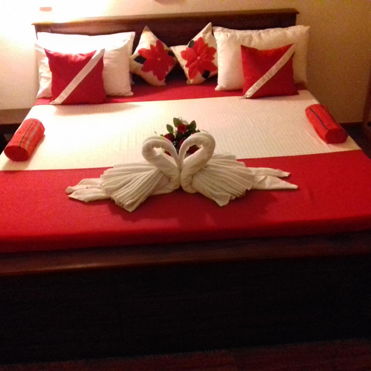 Rainbow Guest House Hikkaduwa Buitenkant foto