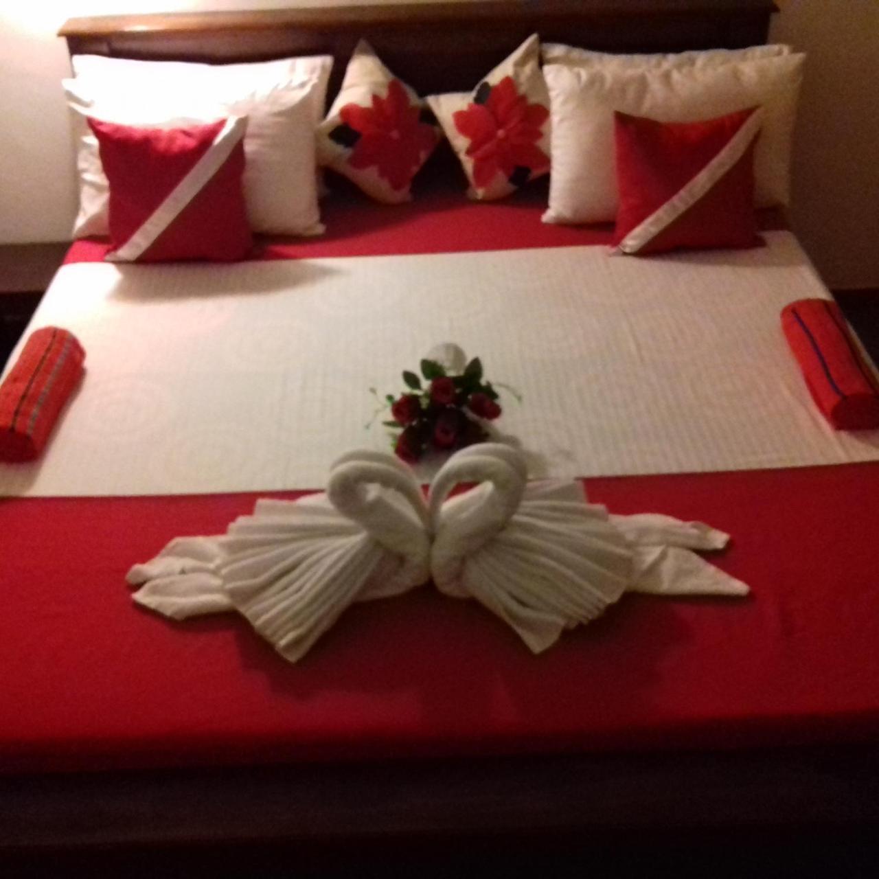 Rainbow Guest House Hikkaduwa Buitenkant foto