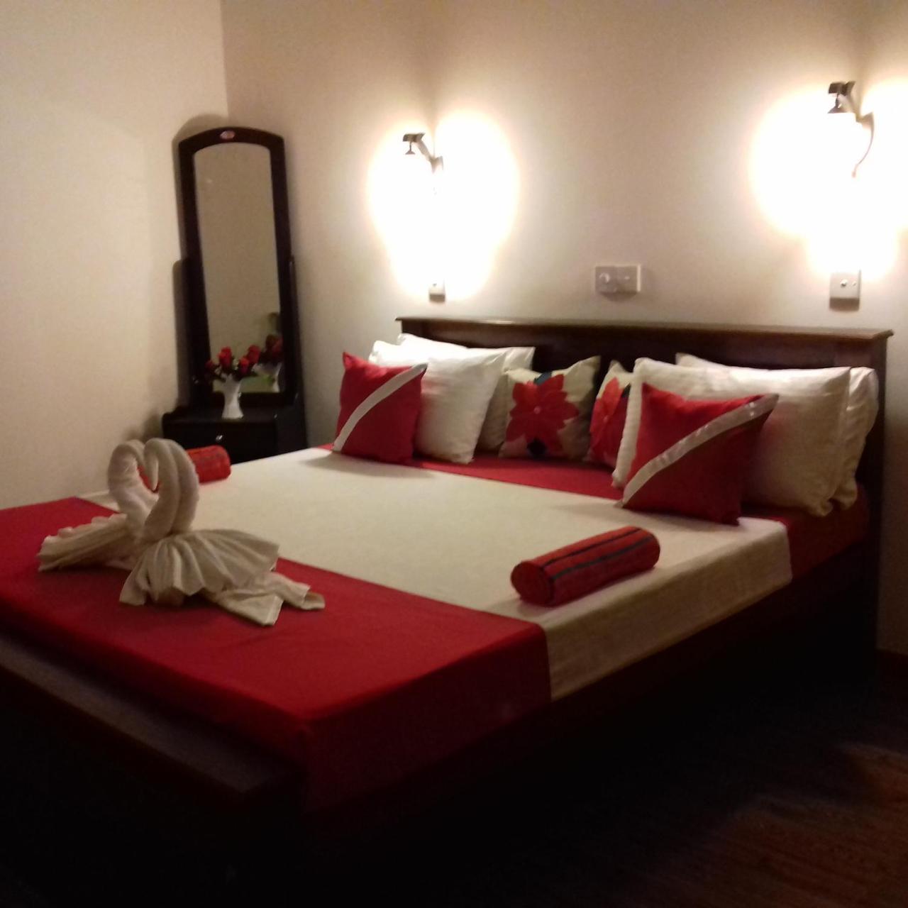 Rainbow Guest House Hikkaduwa Buitenkant foto