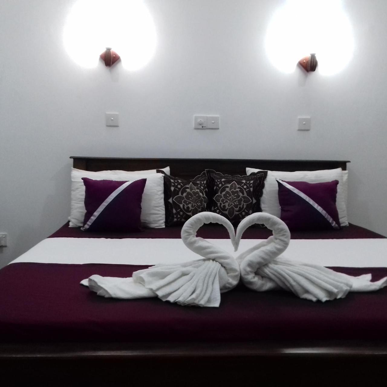Rainbow Guest House Hikkaduwa Buitenkant foto