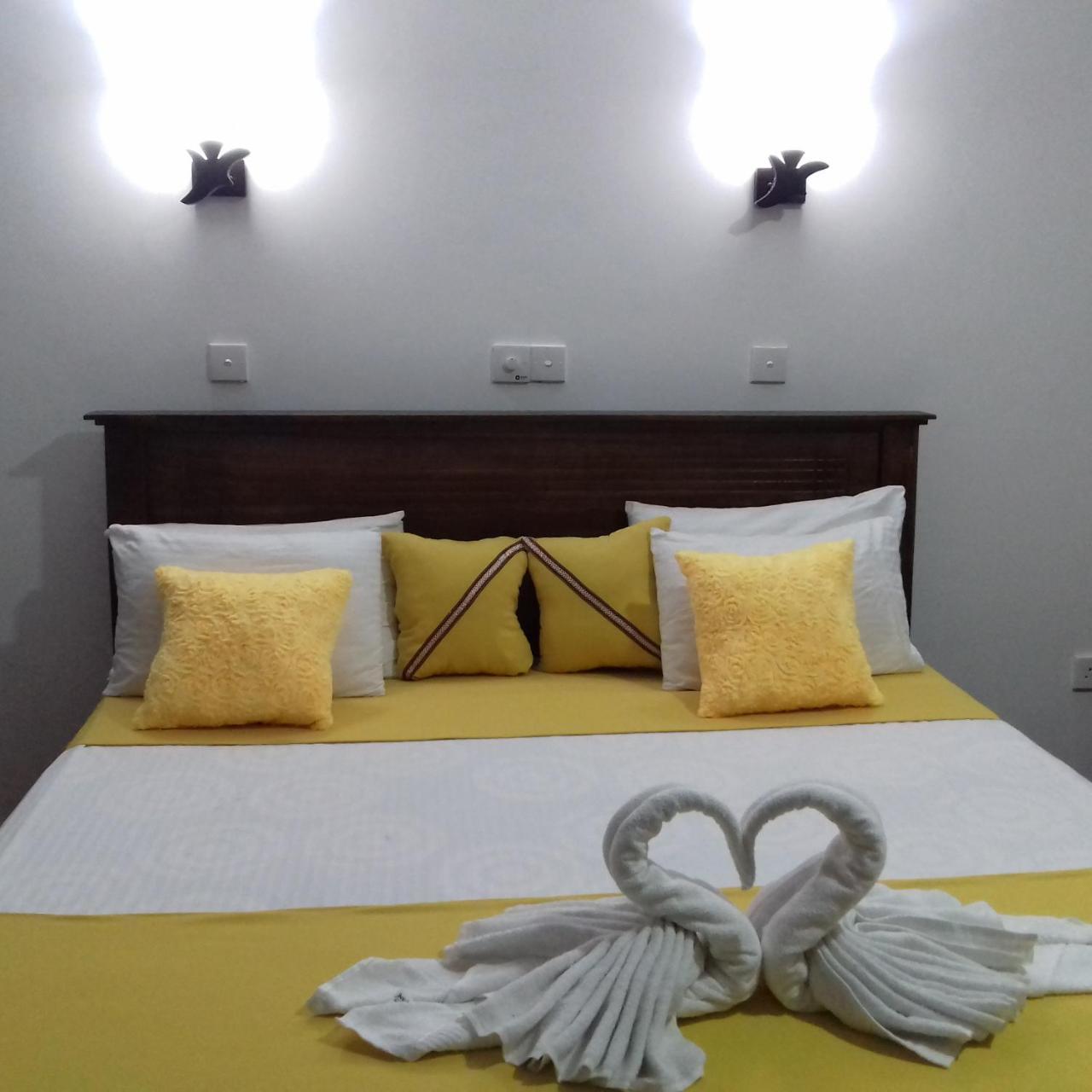 Rainbow Guest House Hikkaduwa Buitenkant foto